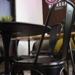 Comedor Redondo Negro 100cm + 4 Sillas Tolix Negro - Imagen 2