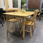 Set Comedor Mesa Komoro Rectangular 150x90 cm + 4 Sillas Windsor de Madera – Elegancia y Funcionalidad para tu Hogar