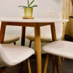 Set Comedor Redondo de Cuarzo + 4 Sillas Eames Velvet
